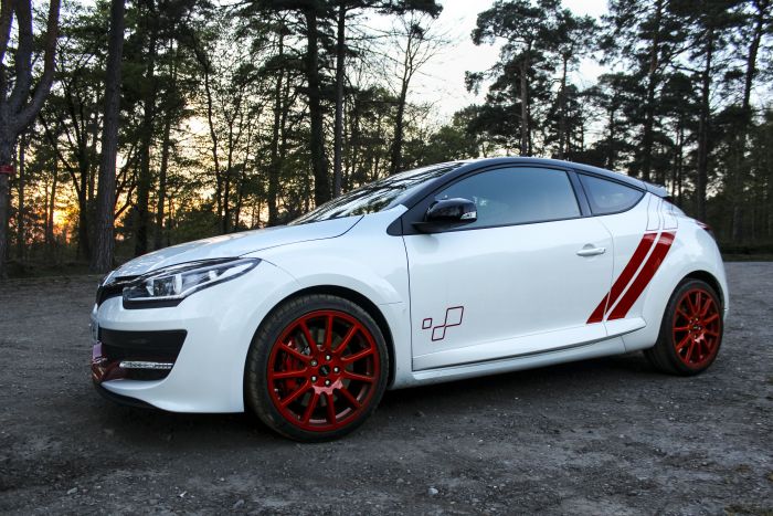 Защо няма по-добър хеч от FWD Megane RS 275 Trophy R